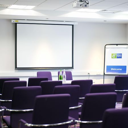 Holiday Inn Express Dunstable, An Ihg Hotel Екстериор снимка