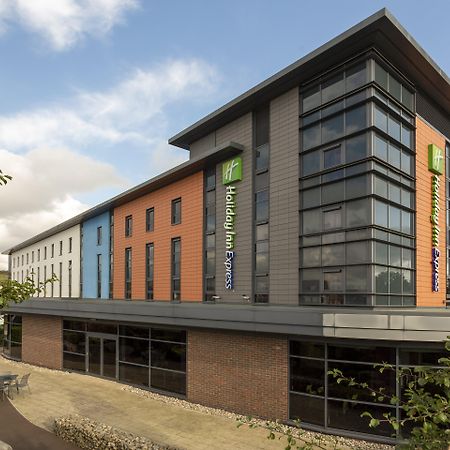 Holiday Inn Express Dunstable, An Ihg Hotel Екстериор снимка