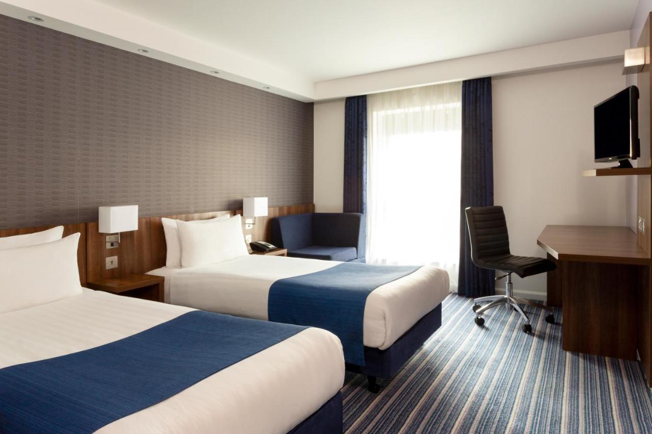 Holiday Inn Express Dunstable, An Ihg Hotel Екстериор снимка