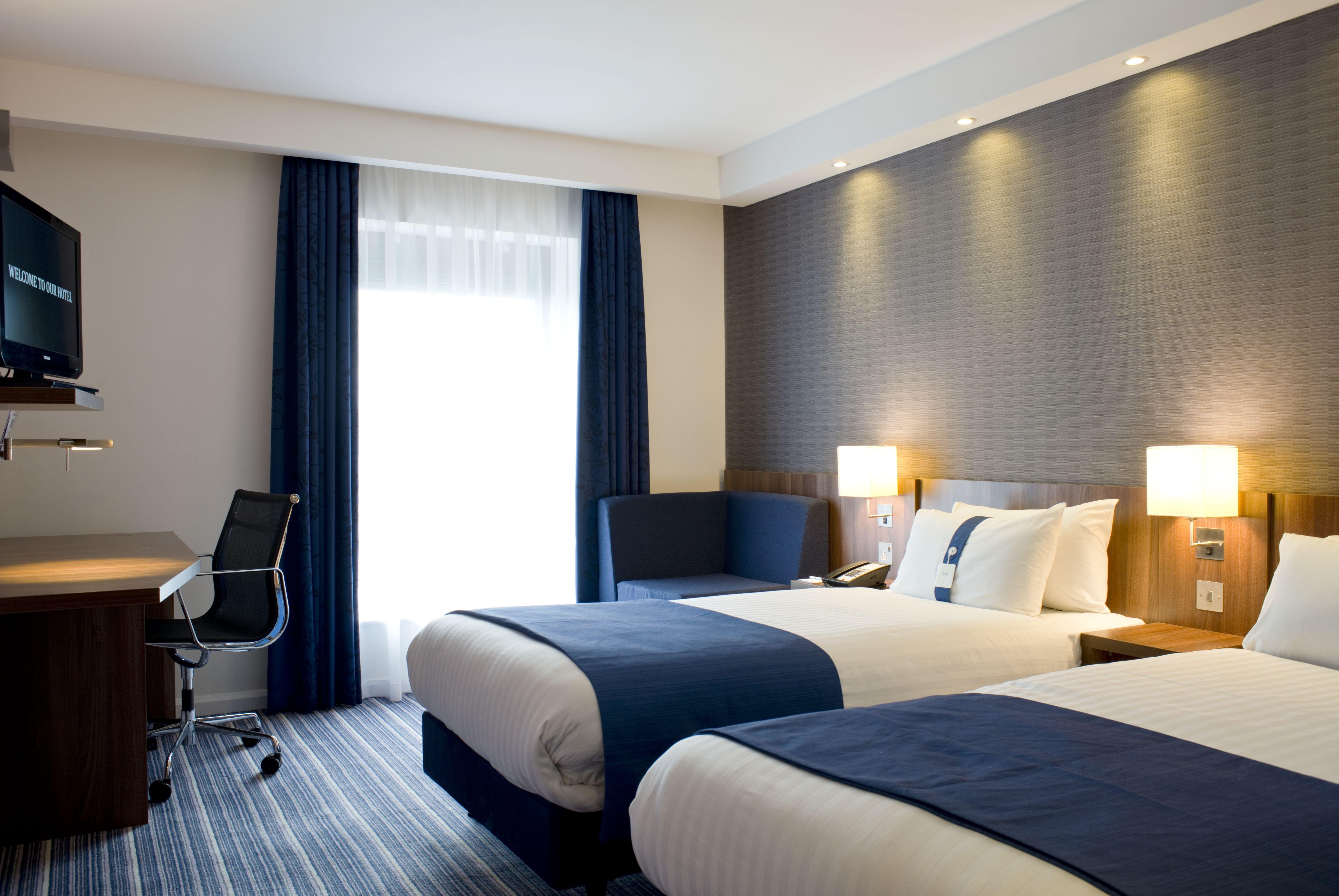 Holiday Inn Express Dunstable, An Ihg Hotel Екстериор снимка