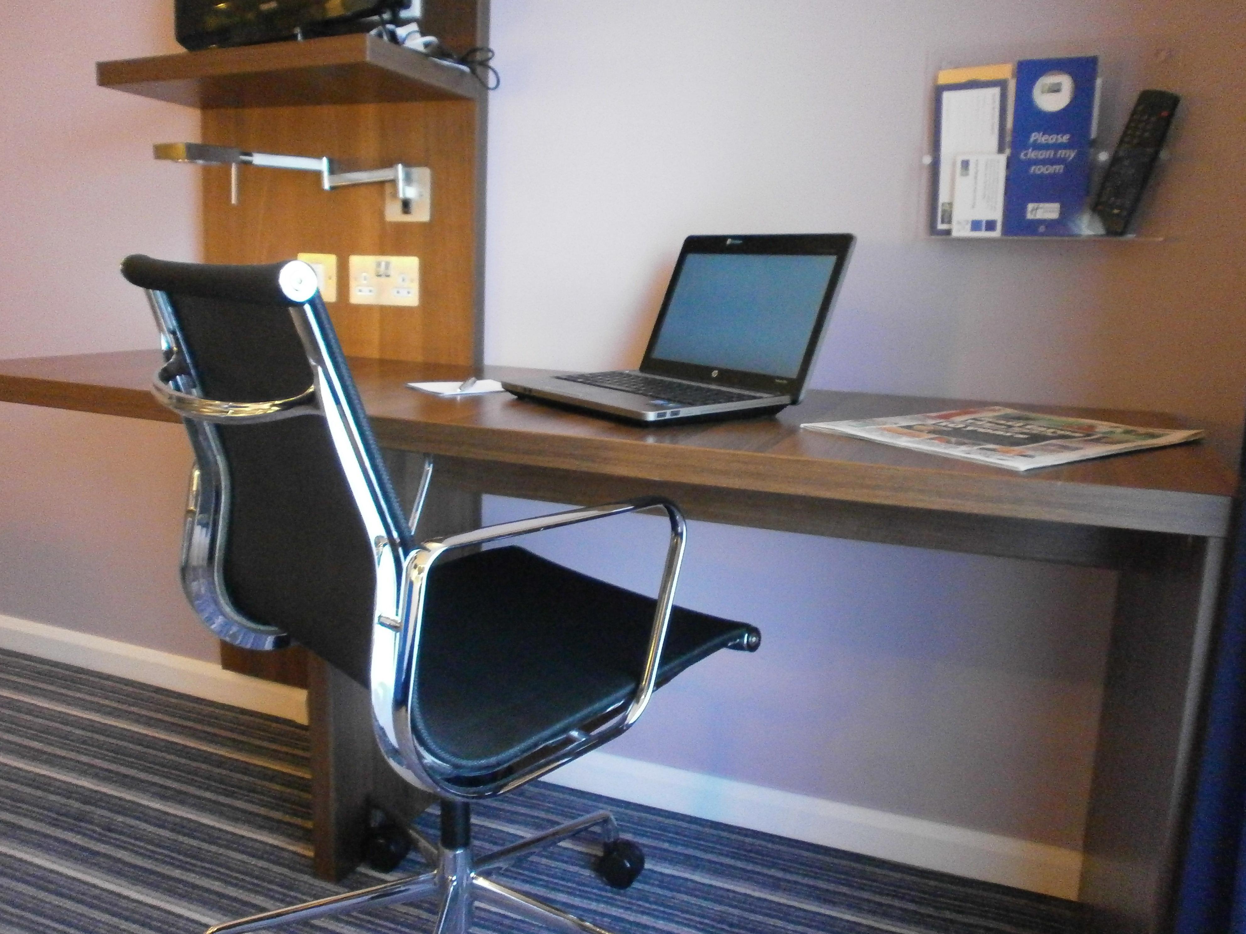Holiday Inn Express Dunstable, An Ihg Hotel Екстериор снимка
