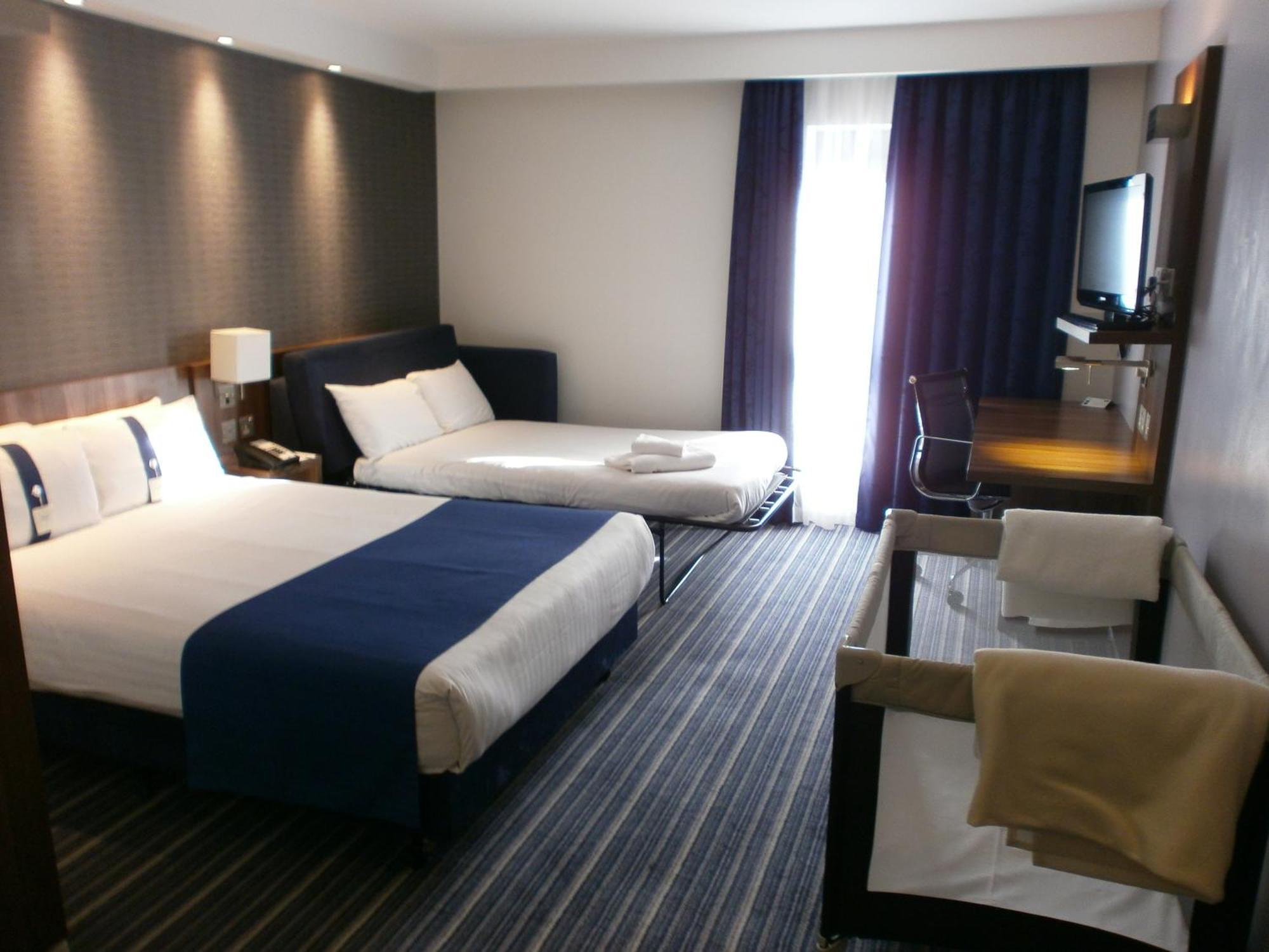 Holiday Inn Express Dunstable, An Ihg Hotel Екстериор снимка