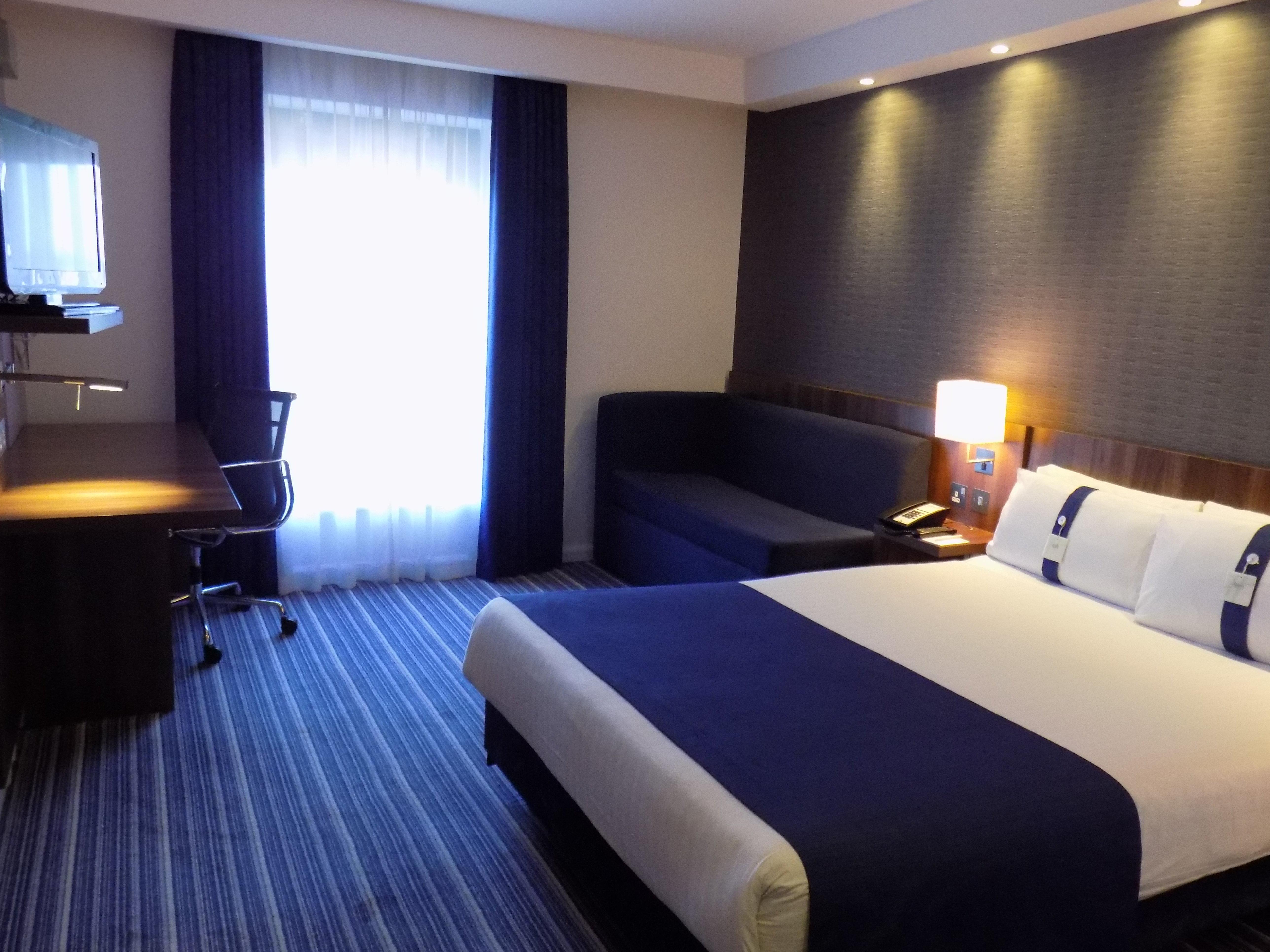 Holiday Inn Express Dunstable, An Ihg Hotel Екстериор снимка
