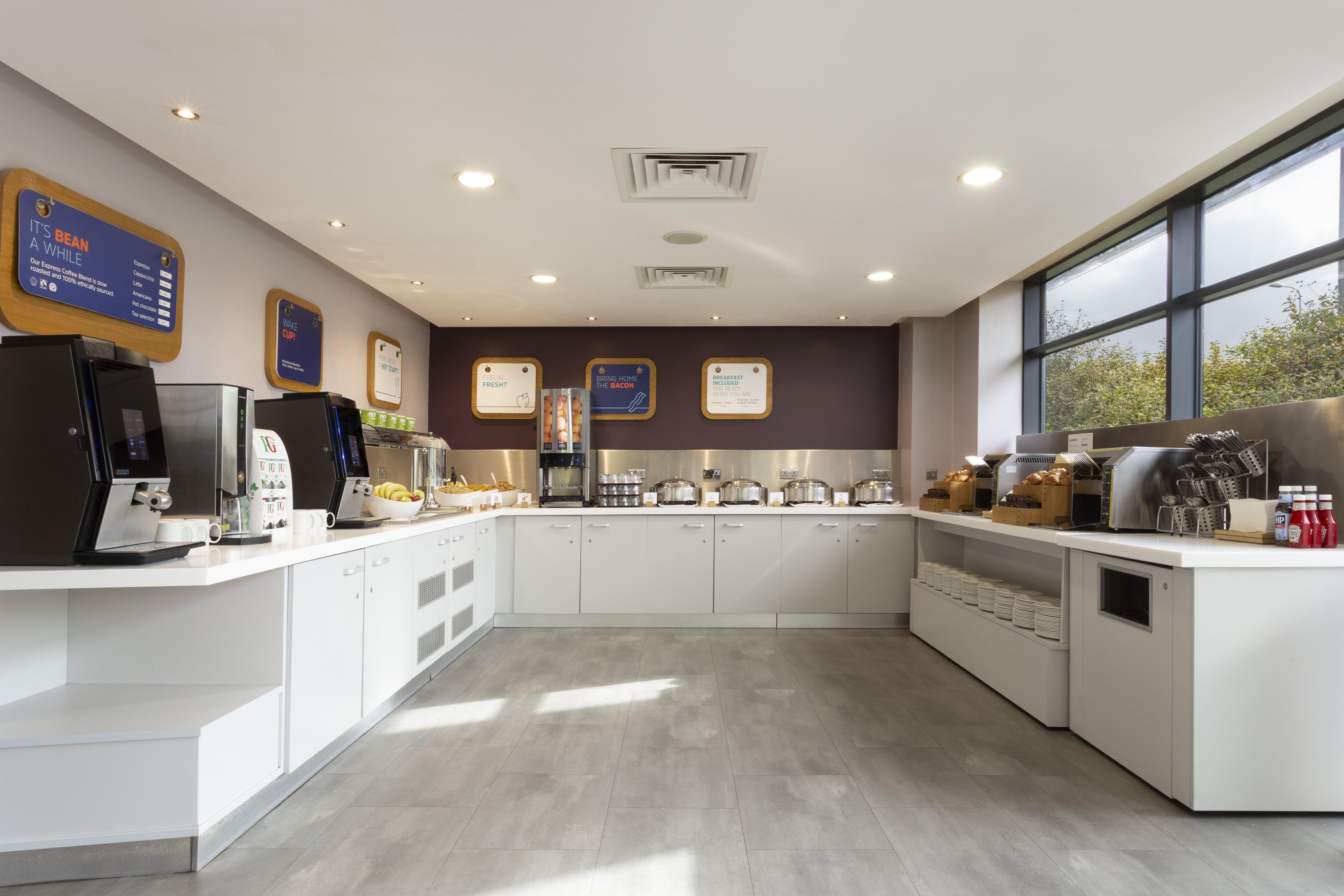Holiday Inn Express Dunstable, An Ihg Hotel Екстериор снимка