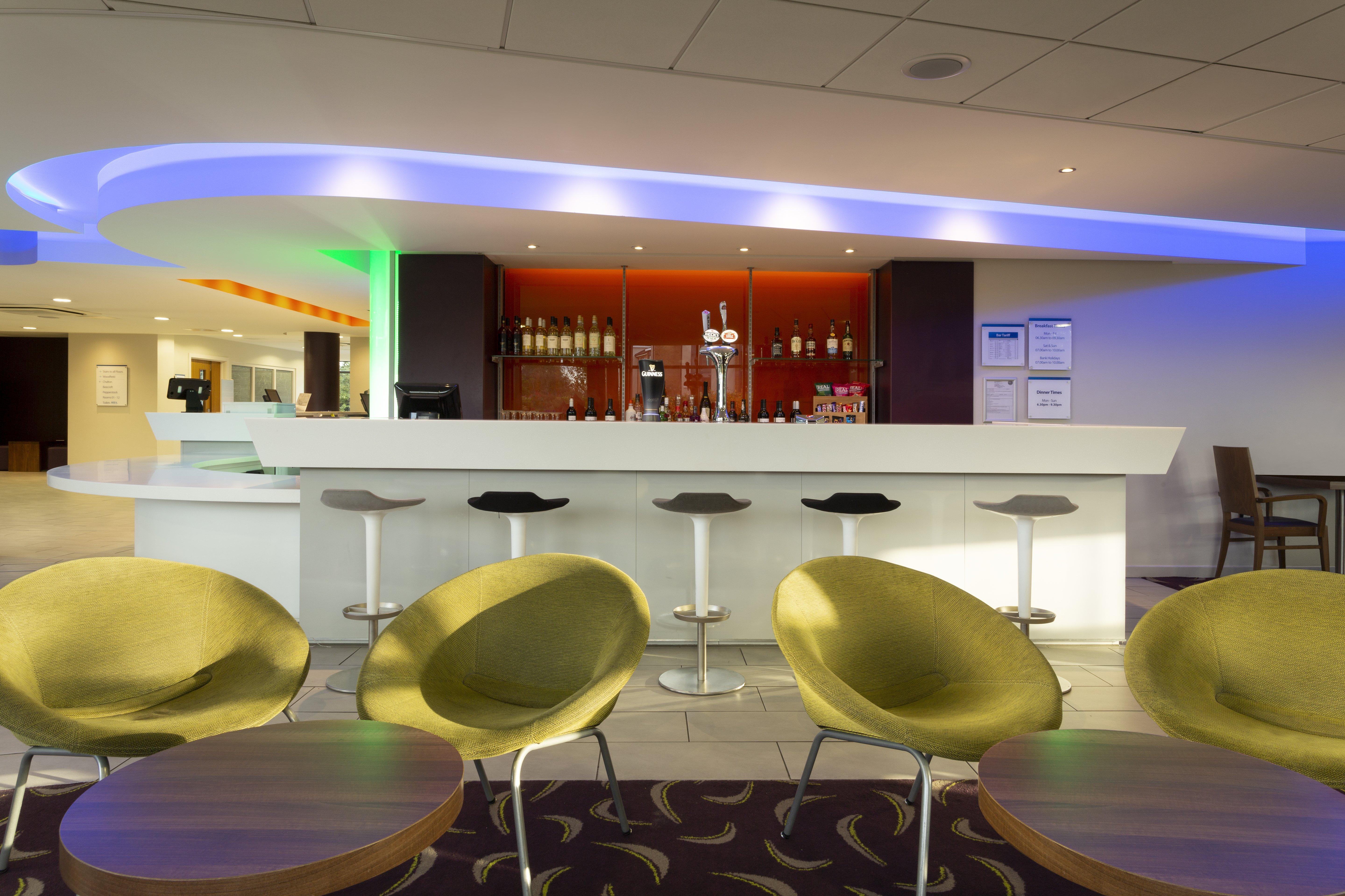 Holiday Inn Express Dunstable, An Ihg Hotel Екстериор снимка