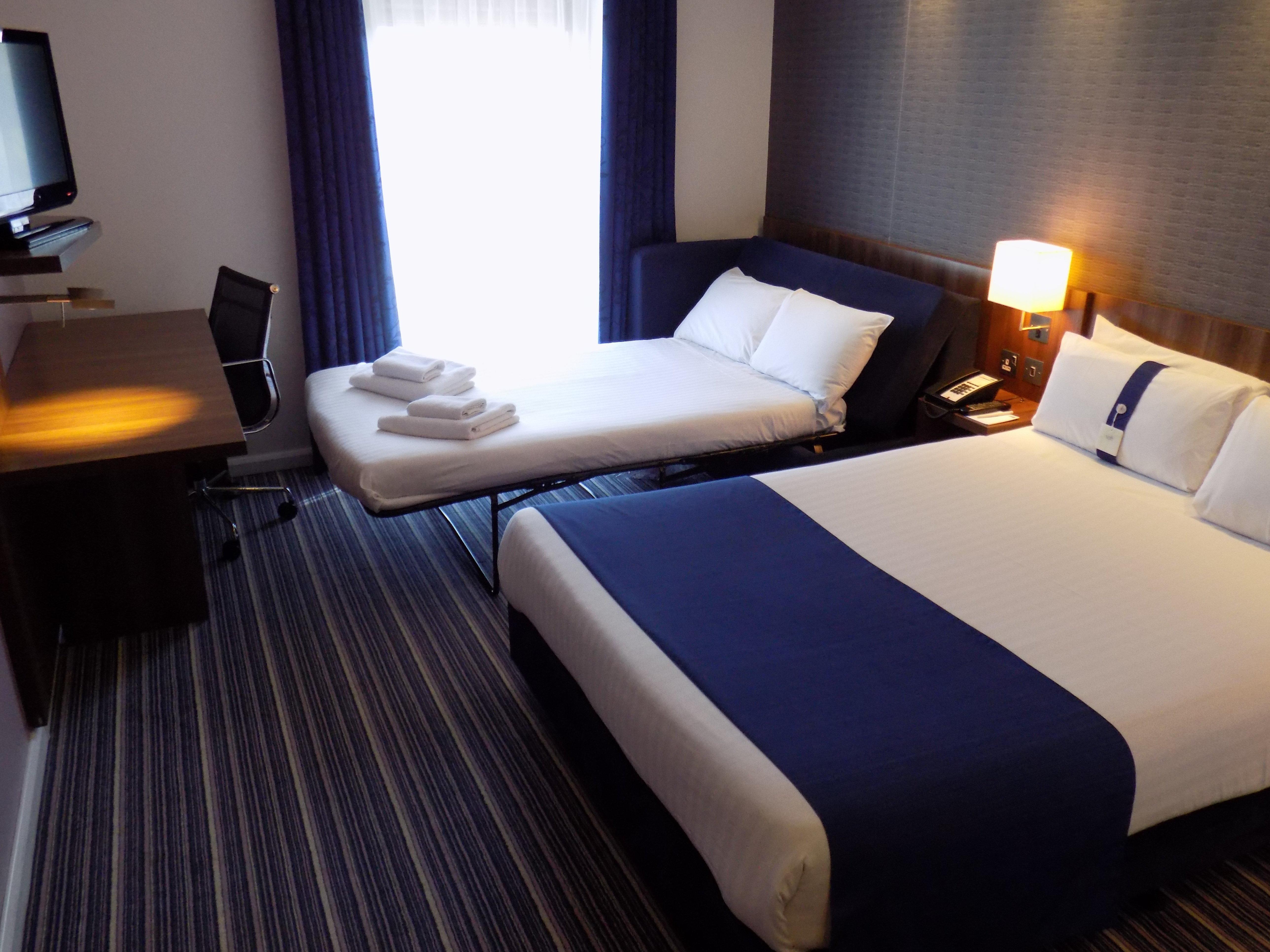 Holiday Inn Express Dunstable, An Ihg Hotel Екстериор снимка