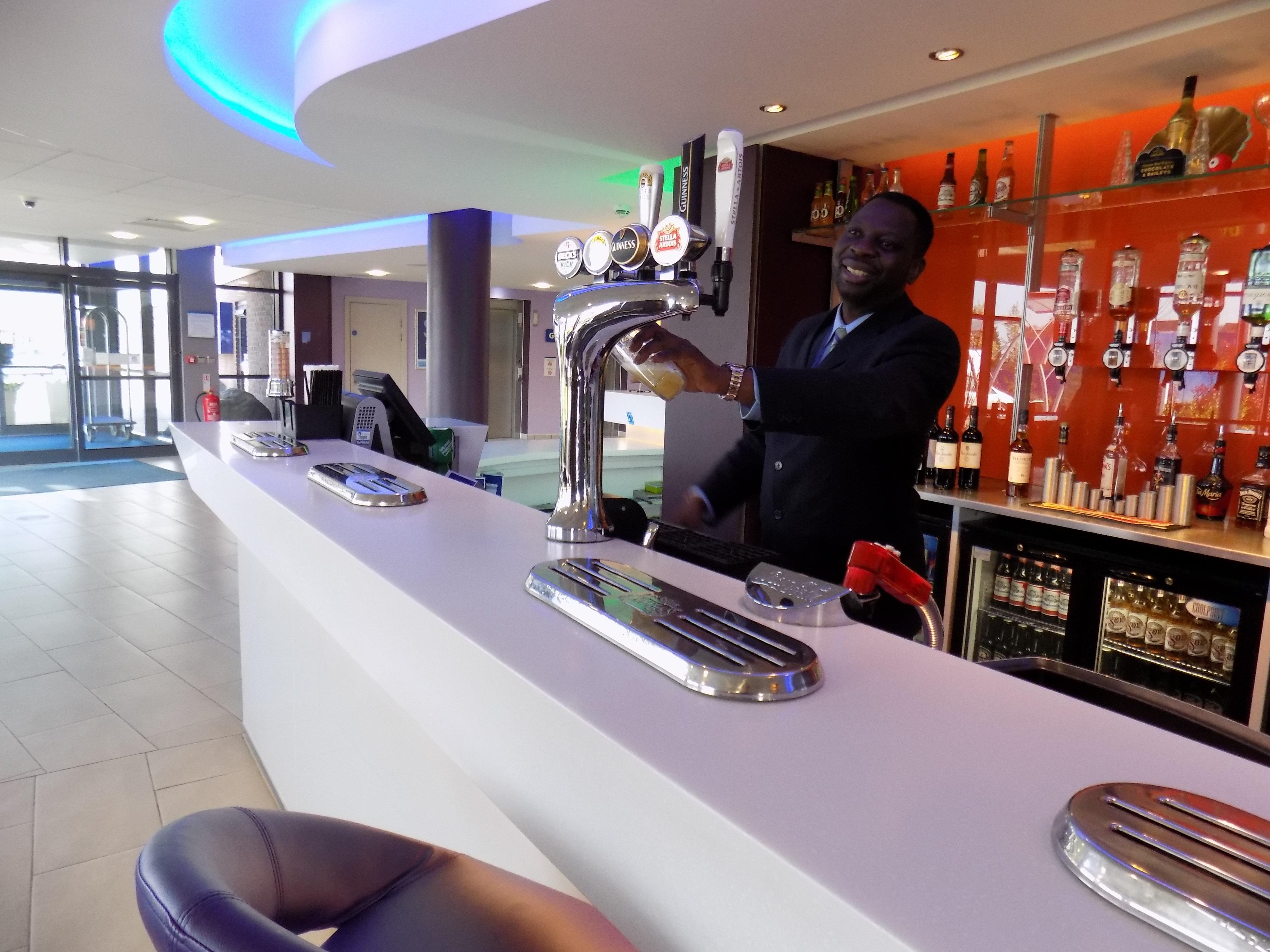 Holiday Inn Express Dunstable, An Ihg Hotel Екстериор снимка