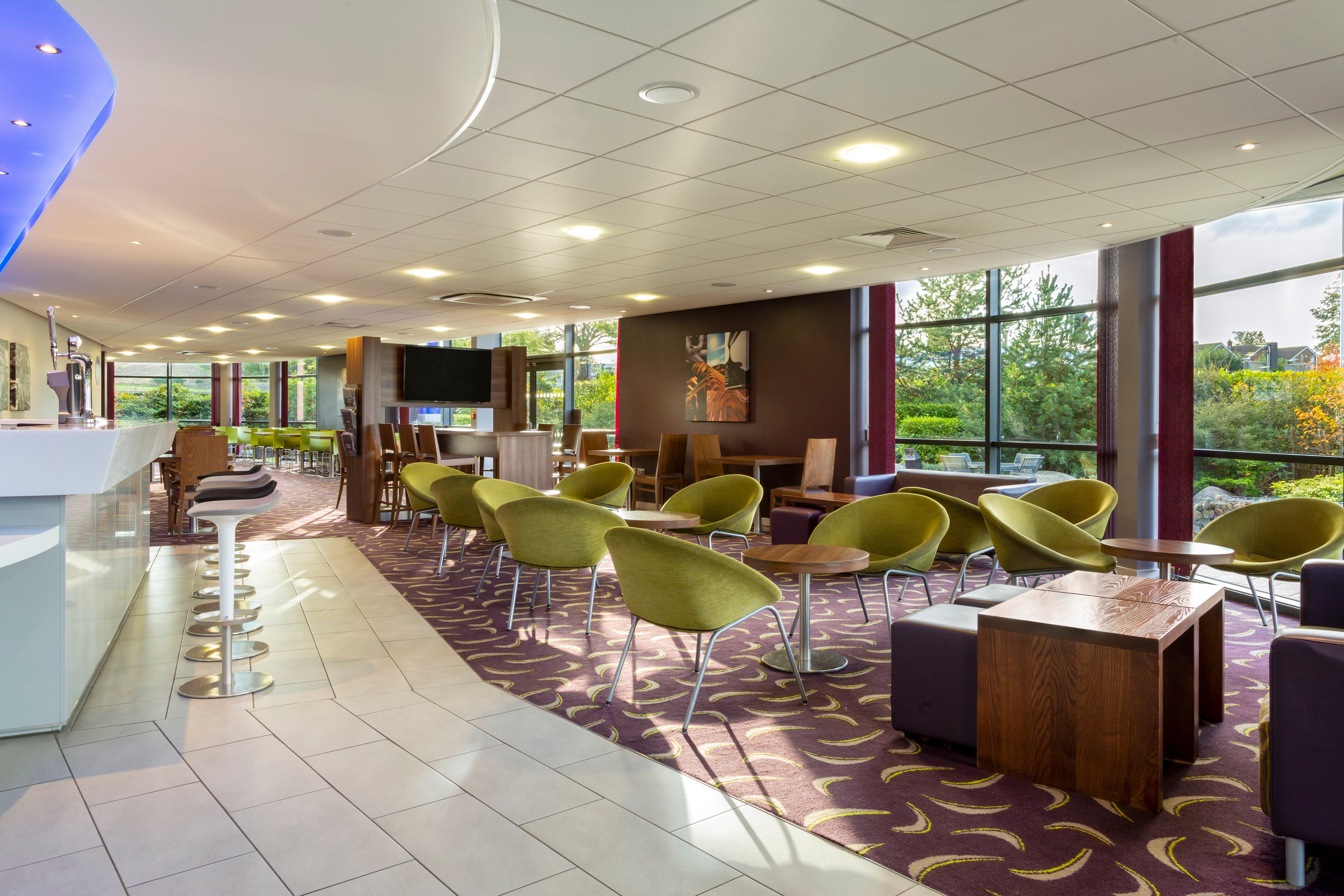 Holiday Inn Express Dunstable, An Ihg Hotel Екстериор снимка