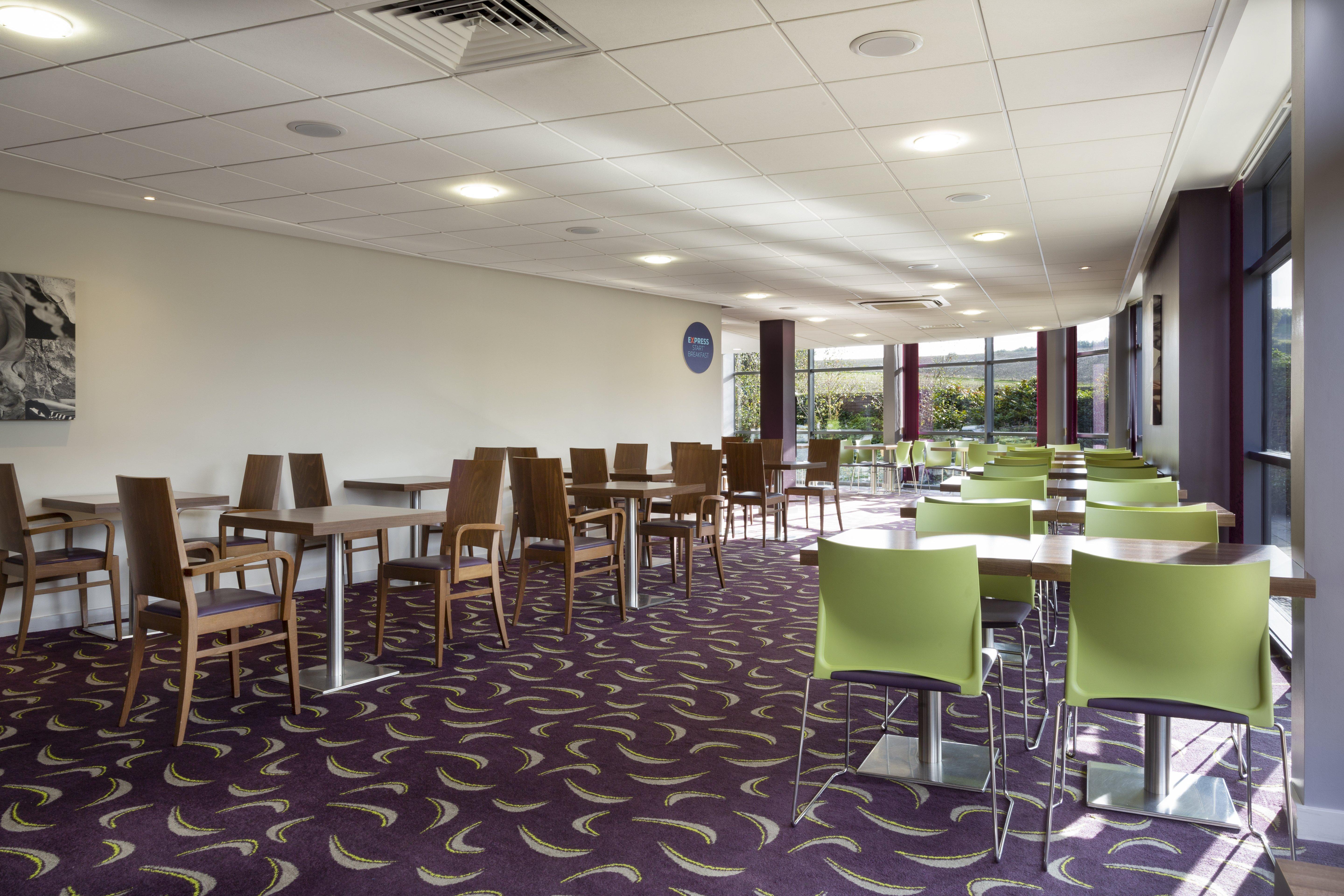 Holiday Inn Express Dunstable, An Ihg Hotel Екстериор снимка
