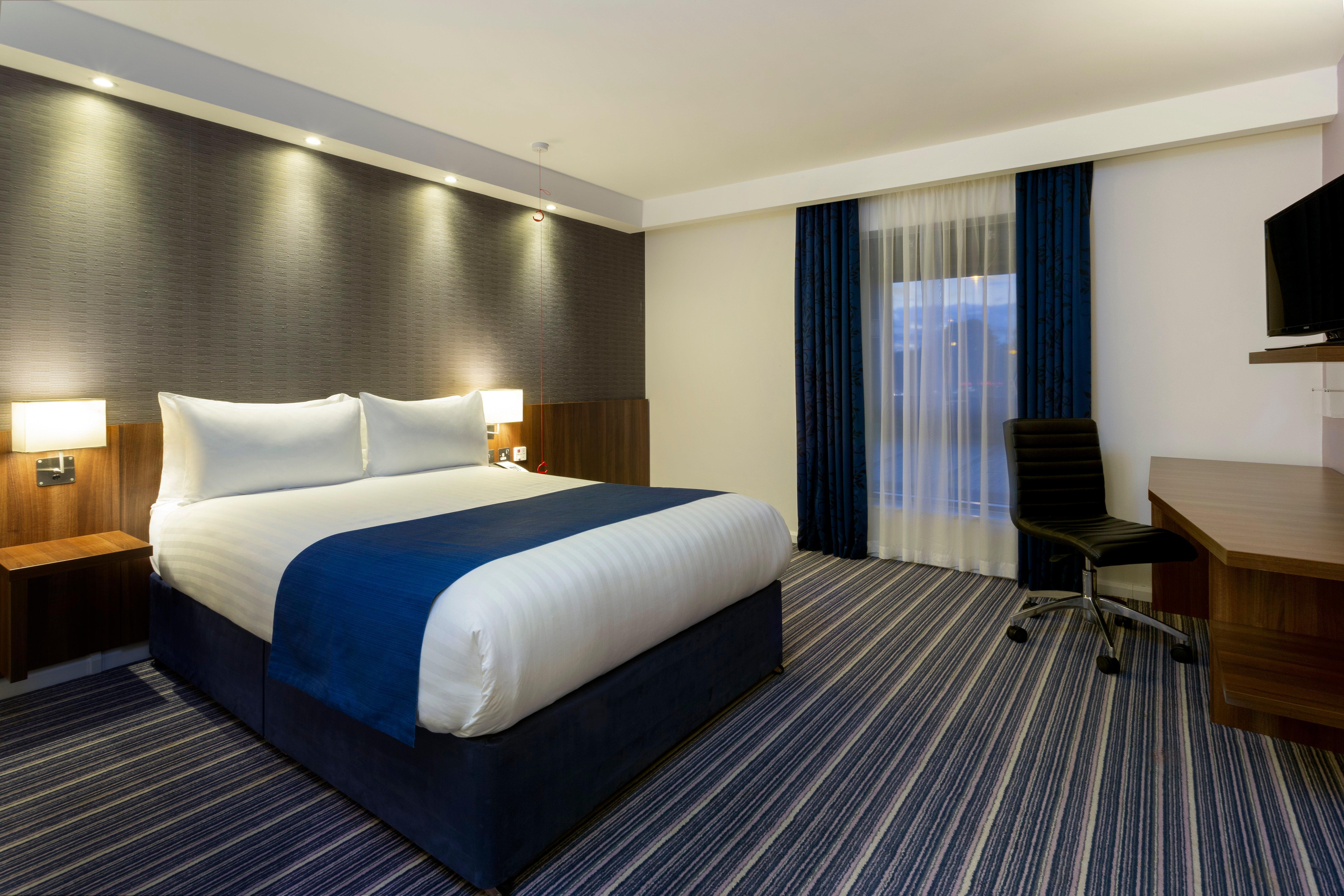 Holiday Inn Express Dunstable, An Ihg Hotel Екстериор снимка