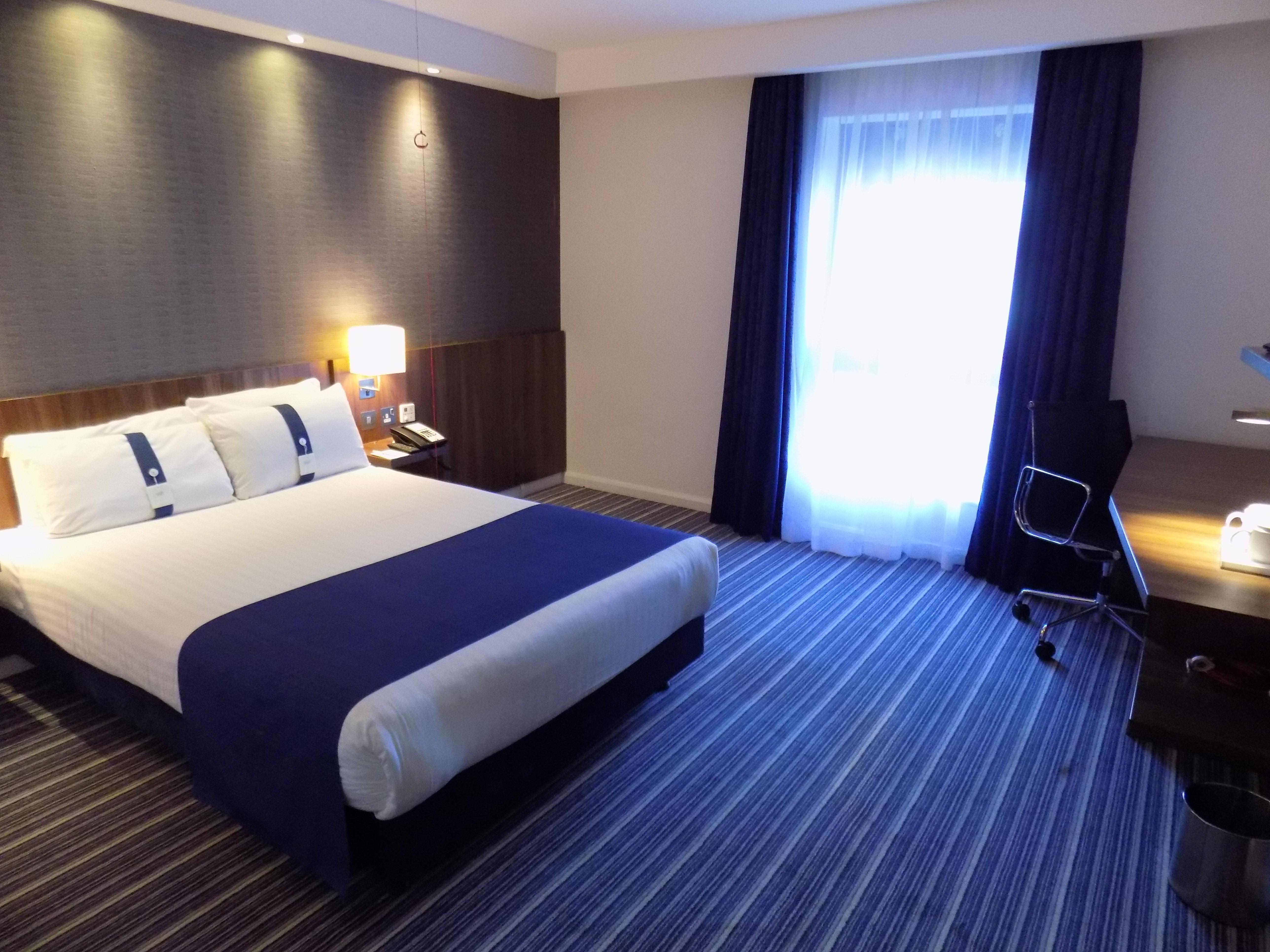 Holiday Inn Express Dunstable, An Ihg Hotel Екстериор снимка