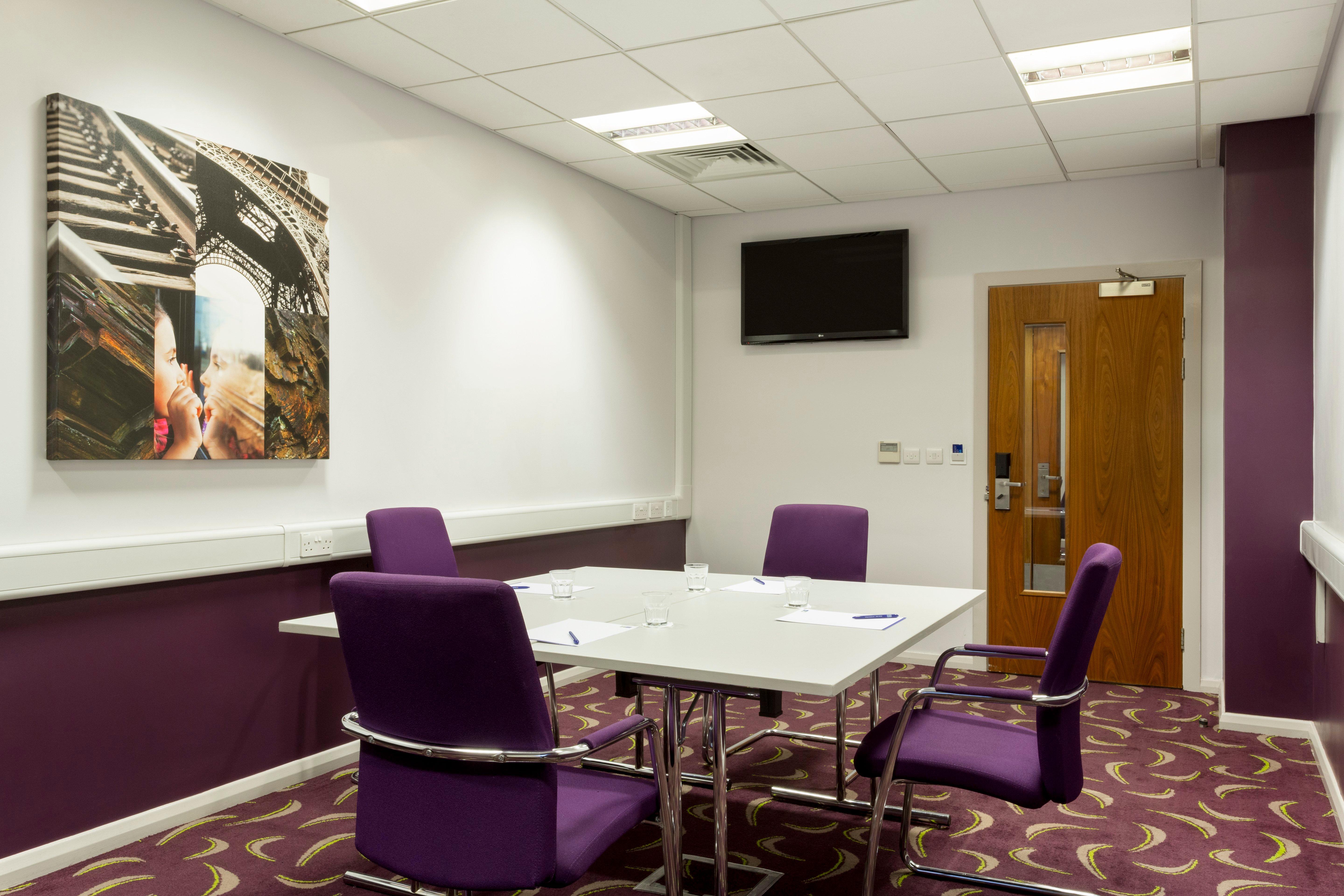 Holiday Inn Express Dunstable, An Ihg Hotel Екстериор снимка