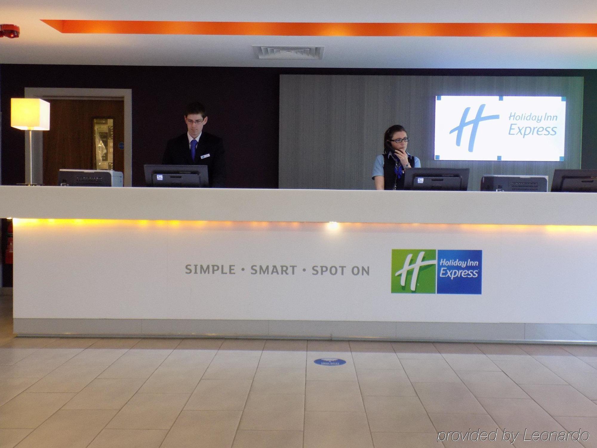 Holiday Inn Express Dunstable, An Ihg Hotel Екстериор снимка