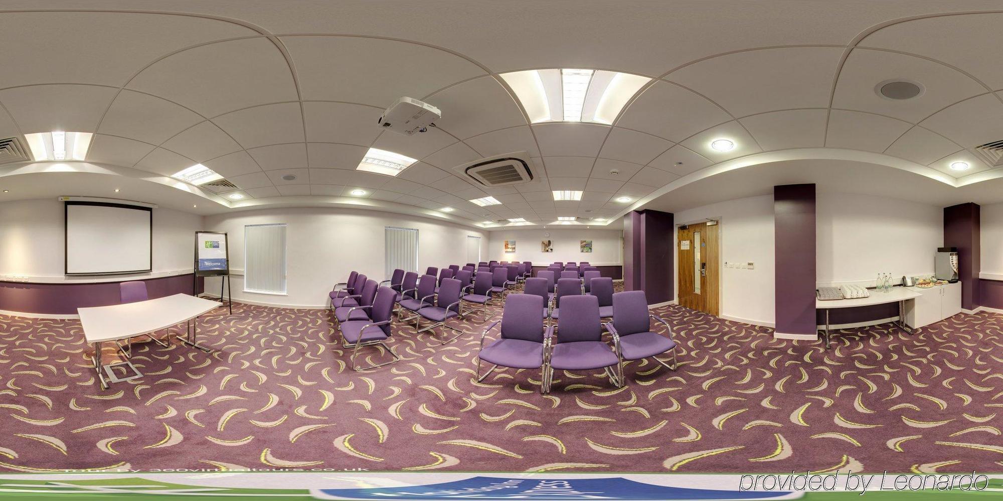 Holiday Inn Express Dunstable, An Ihg Hotel Екстериор снимка