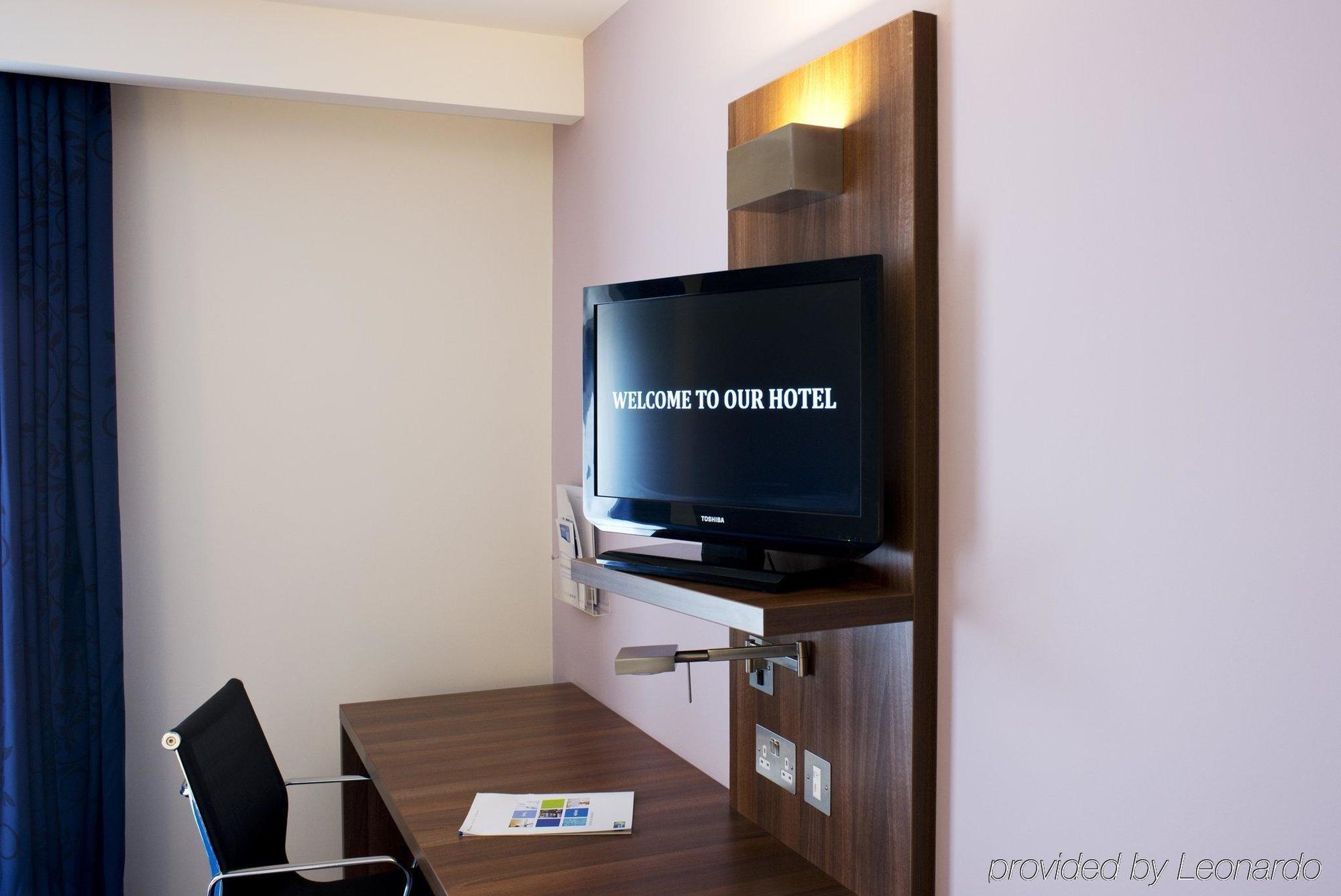 Holiday Inn Express Dunstable, An Ihg Hotel Стая снимка