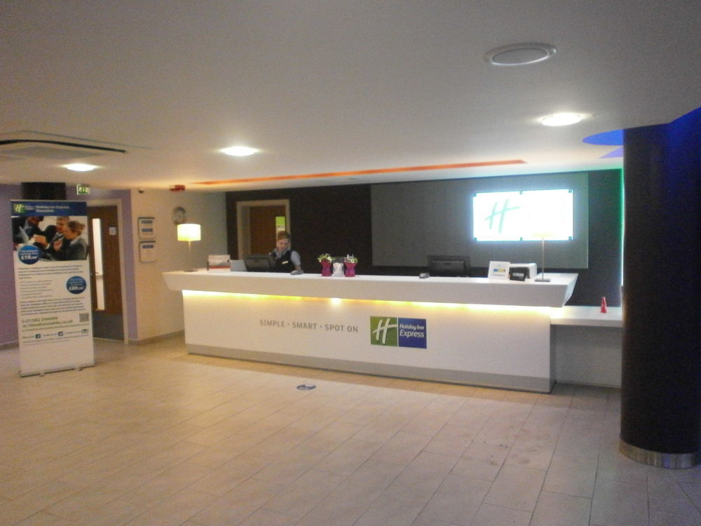 Holiday Inn Express Dunstable, An Ihg Hotel Екстериор снимка