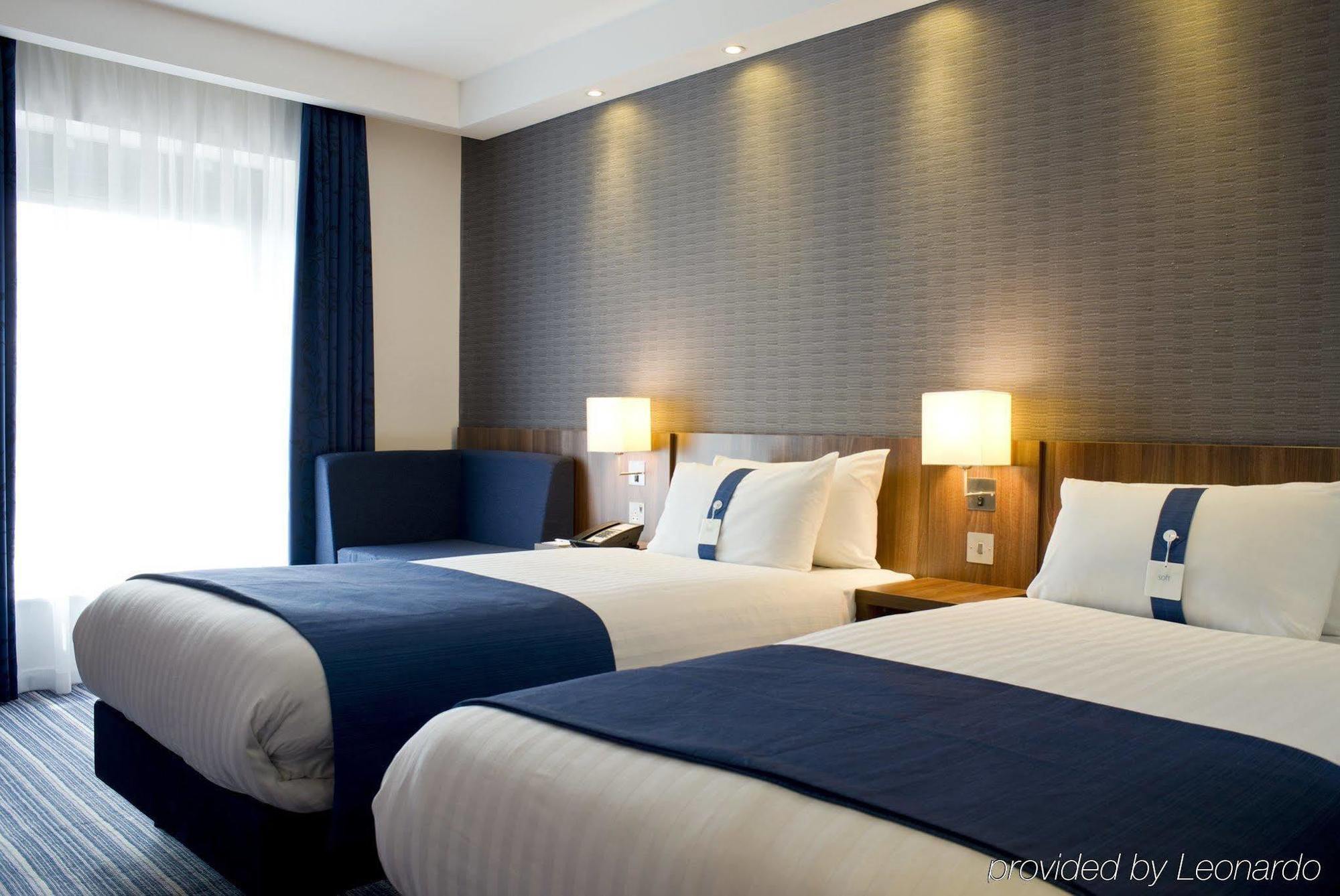 Holiday Inn Express Dunstable, An Ihg Hotel Стая снимка