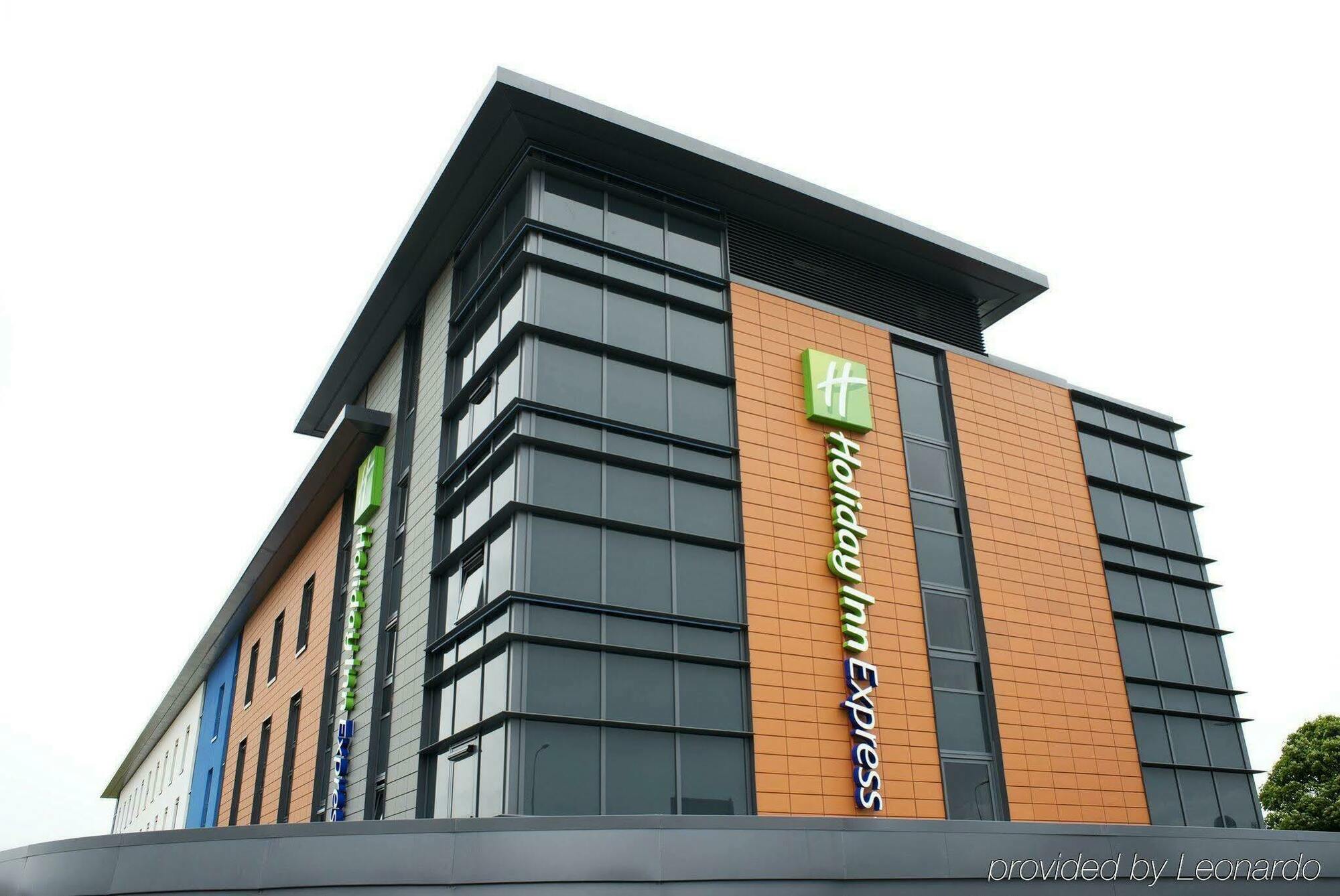 Holiday Inn Express Dunstable, An Ihg Hotel Екстериор снимка