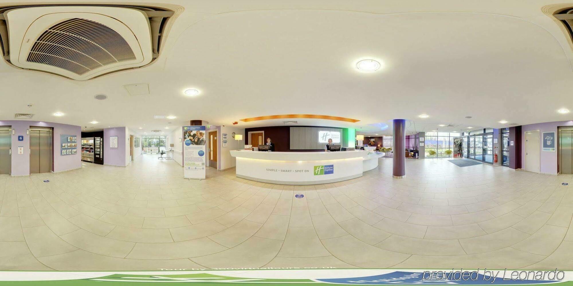 Holiday Inn Express Dunstable, An Ihg Hotel Интериор снимка