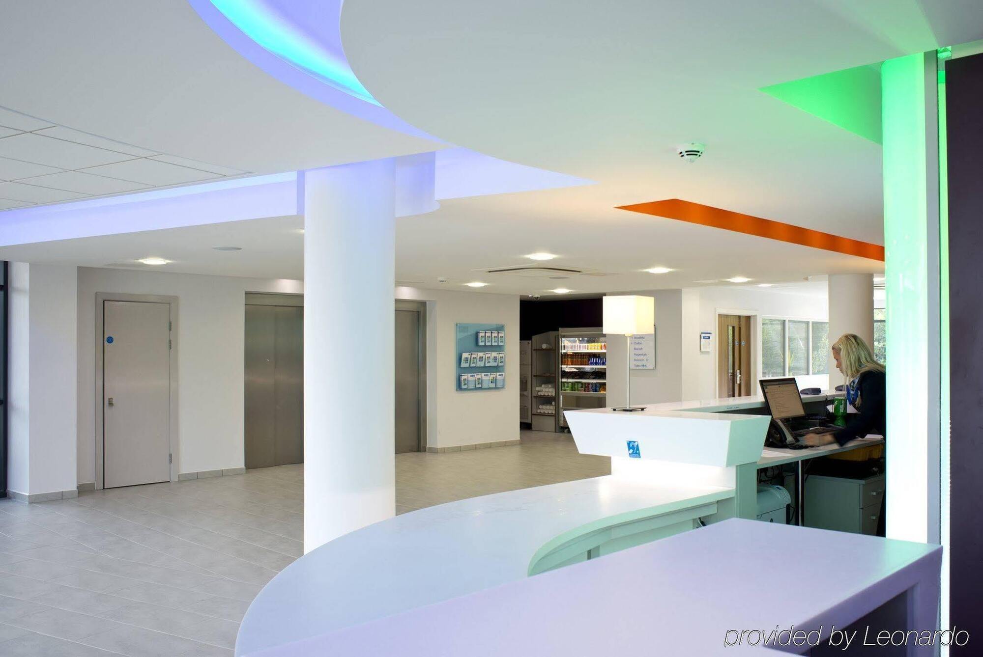 Holiday Inn Express Dunstable, An Ihg Hotel Екстериор снимка