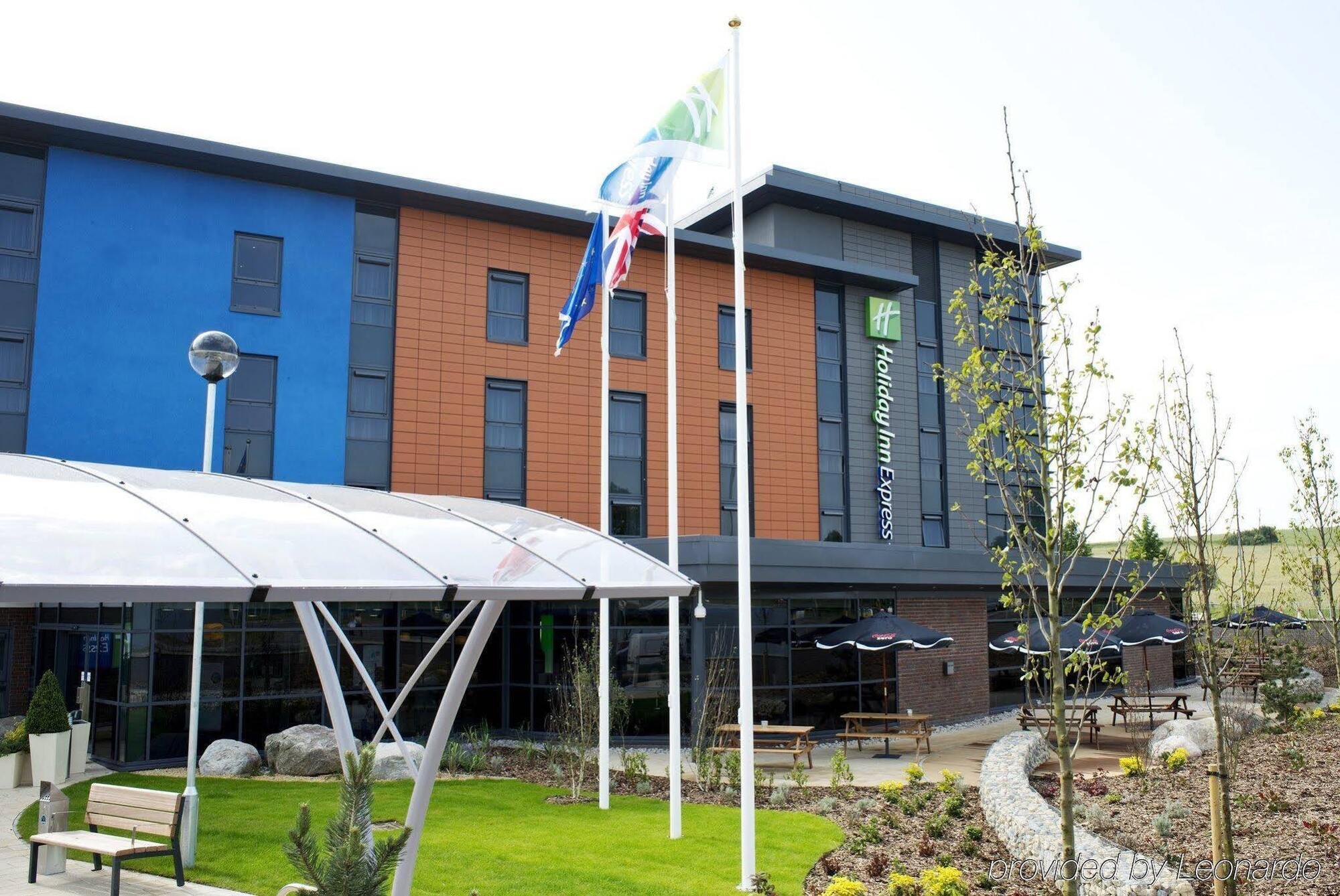 Holiday Inn Express Dunstable, An Ihg Hotel Екстериор снимка